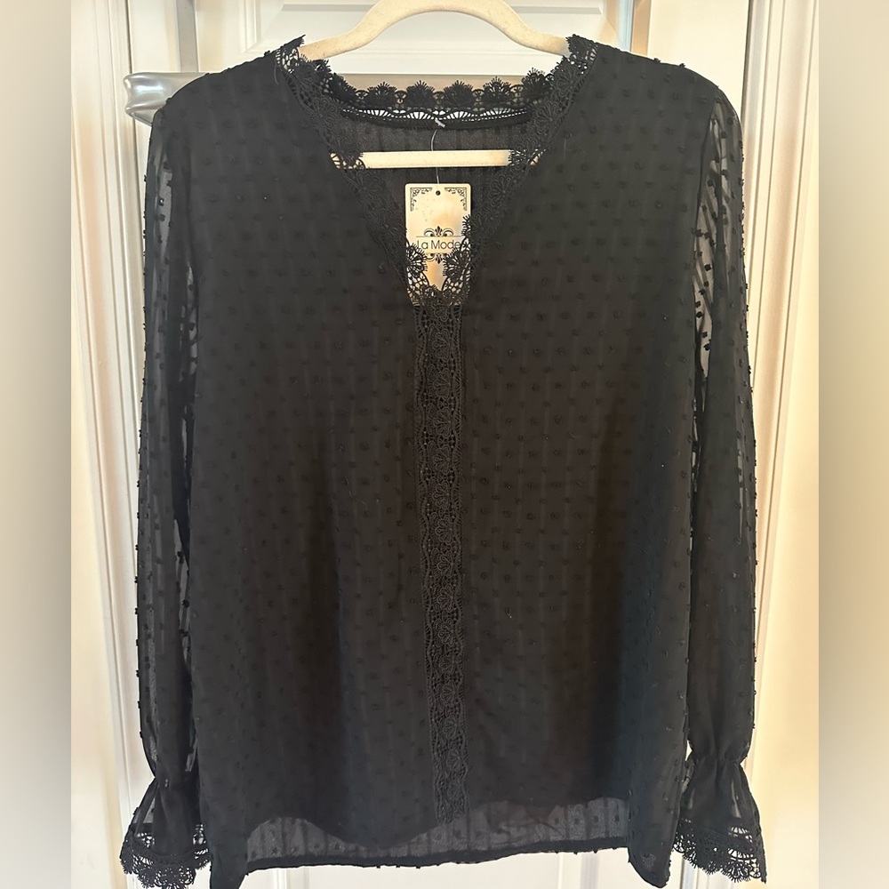 La Mode Women’s Black Top NWT